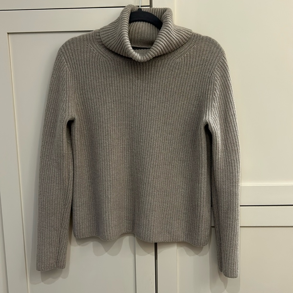 Banana Republic heather tan cashmere fisherman stitch turtleneck sweater small